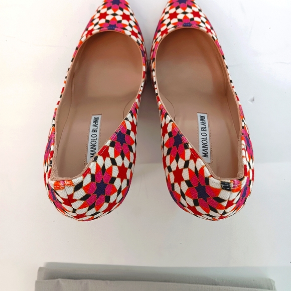 Manolo Blahnik Women's Pointed BB Linen Stiletto Pumps - EU37/US7 - Picture 9 of 12